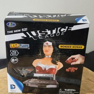 DC Comics Wonder Woman 3D Puzzle Bust - Red, Gold, Black